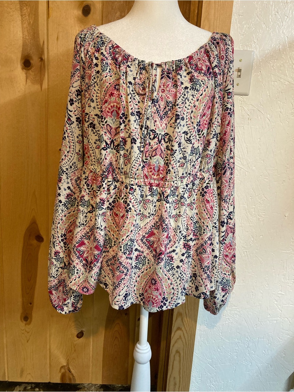 torrid 1 Pink & Navy Floral Peasant Blouse